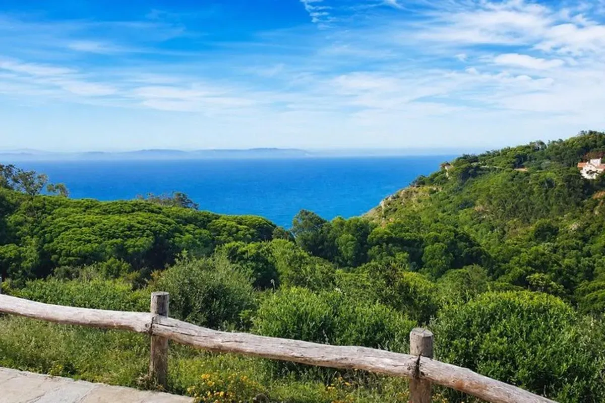 Point de vue côtier près de Tanger