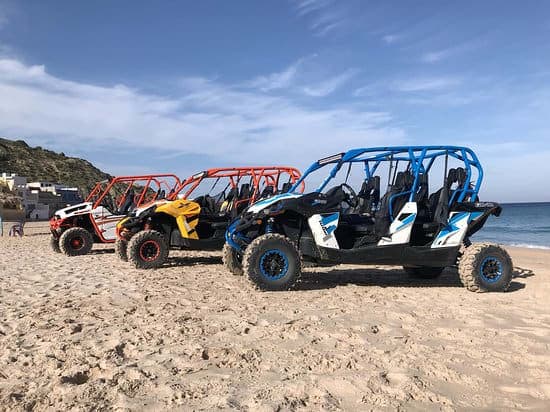 Buggies sur la plage près de Tanger